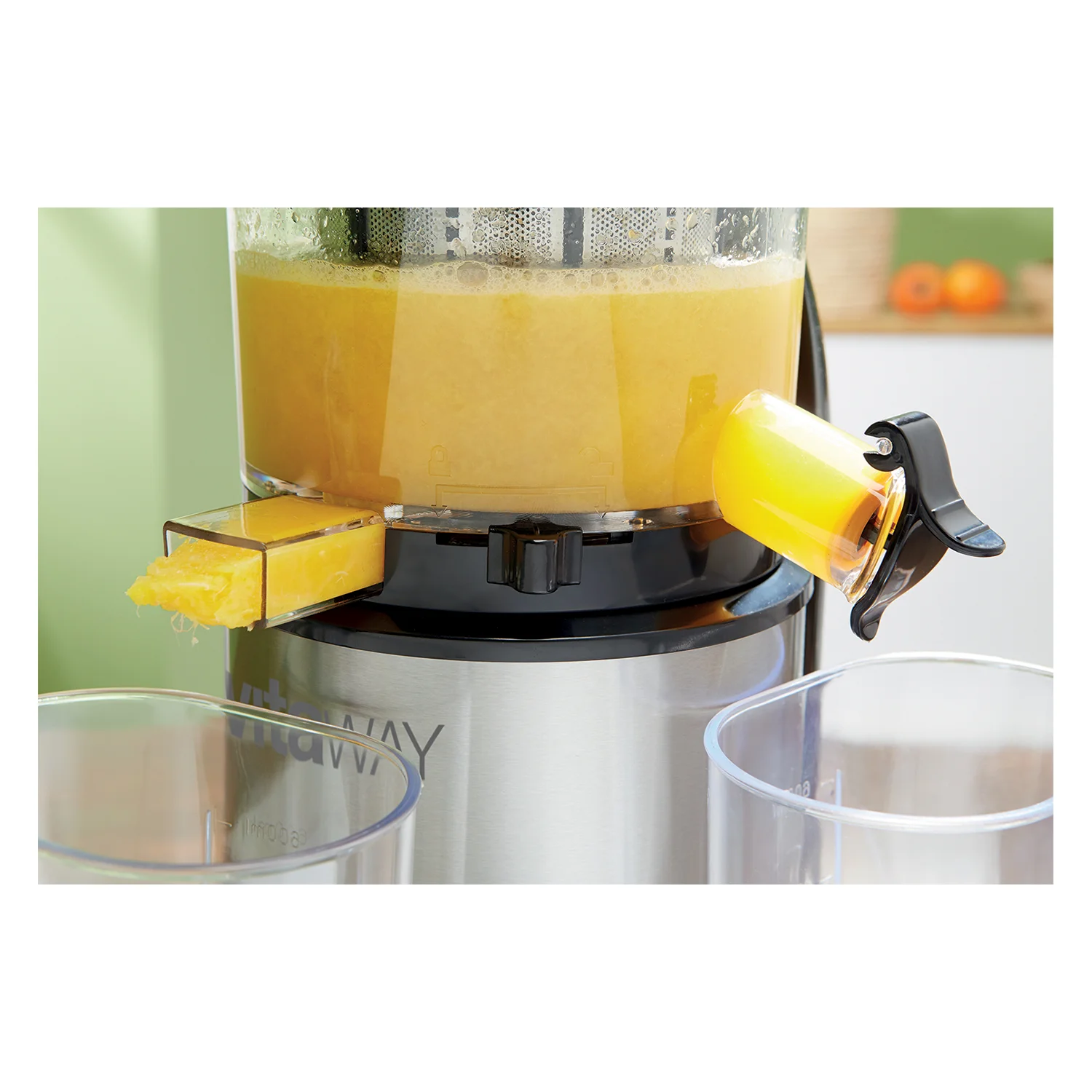 Sokovnik za zdravo cijeđenje Gorenje sa sokom i pulpom