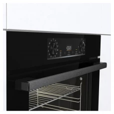 Ugradbena rerna sa sondom za provjeru temperature mesa.