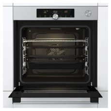 Ugradbena ventilatorska rerna sa opcijom postepenog pečenja.