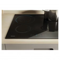 Ugradbena staklokeramička ploča bez okvira.