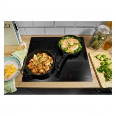 Ravna ploča za kuvanje sa tajmerom i opcijom održavanja hrane toplom nakon završetka kuvanja.