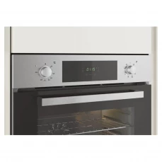 Ugradbena rerna sa niskom potrošnjom električne energije.