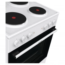 Električni štednjak sa ladicom za smiještanje tepsije.