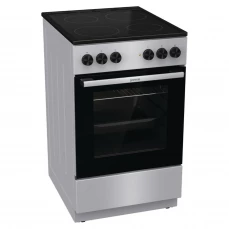 Siv električni šporet sa staklokeramičkom, ravnom pločom.