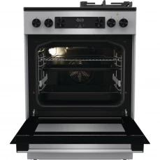 Kombinovani šporet sa ventilatorskom električnom pećnicom.