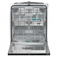 Potpuno ugradbena mašina za pranje suđa sa inverterskim motorm koji štedi energiju.