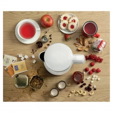 Kuvalo vode Gorenje, bijelo, okruženo hrano i čajevima