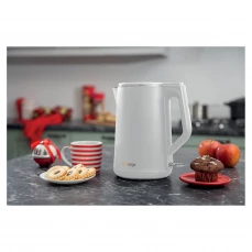 Kuvalo vode Gorenje, bijelo sa čajem i slatkišima pored