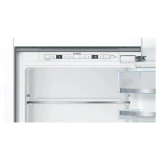 Ugradbeni kombinovani frižider sa Supercooling funkcijom.