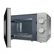 Samostojeća mikrovalna pećnica Gorenje sa otvorenim vratima, siva