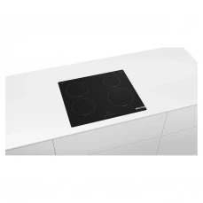 Ugradbena indukciona ploča za kuvanje sa Restart funkcijom.