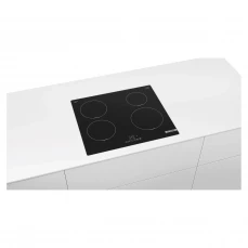 Ugradbena indukciona ploča za kuvanje sa zaštitom od slučajnog uključivanja od strane djece.