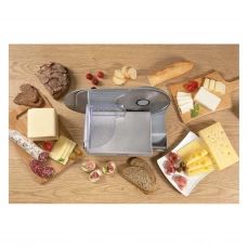 Rezalica Gorenje siva, okružena hranom