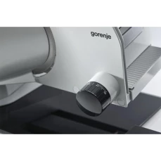 Rezalica za suhomesnate proizvode sa sječivom izrađenim od visokokvalitetnog čelika.