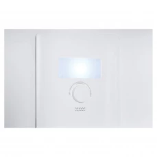 Unutrašnjost frižidera sa zamrzivačem Tesla