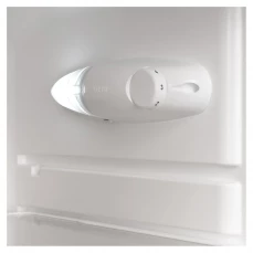 Unutrašnjost samostojećeg frižidera Tesla, bijeli