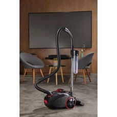 Usisivač sa efikasnom četkom za usisivanje.