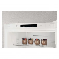 Kombinovani frižider sa velikom ladicom za voće i povrće.