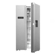 Bočna i prednja strana side by side frižidera sa točilicom za vodu Tesla, sivi